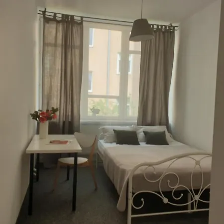Unit In Solec50 By Metro Station Centrum Kopernika Elektrownia Powisle Stadion Narodowy Хостел *